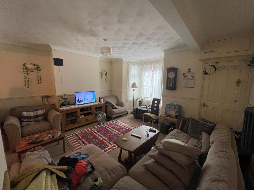 Lot: 58 - FOUR-BEDROOM HOUSE FOR INVESTMENT - Living room with separate access and bay window